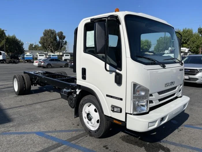 2026 Isuzu NRR — photo 8