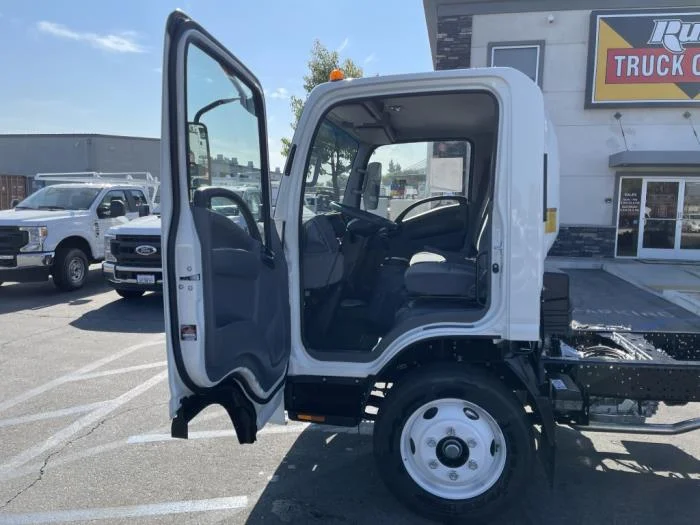 2026 Isuzu NRR — photo 12