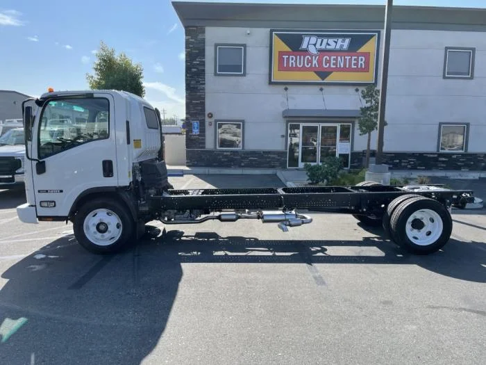 2026 Isuzu NRR — photo 3