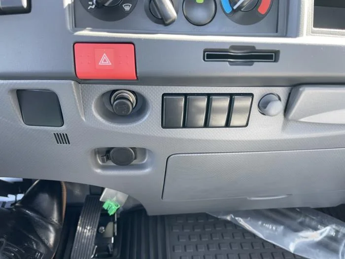 2026 Isuzu NRR — photo 19