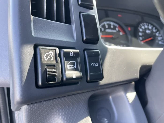 2026 Isuzu NRR — photo 23