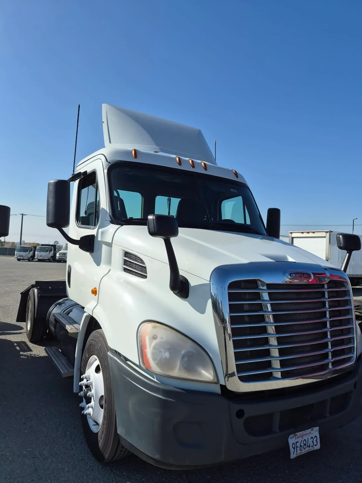 2018 Freightliner Cascadia - image 3
