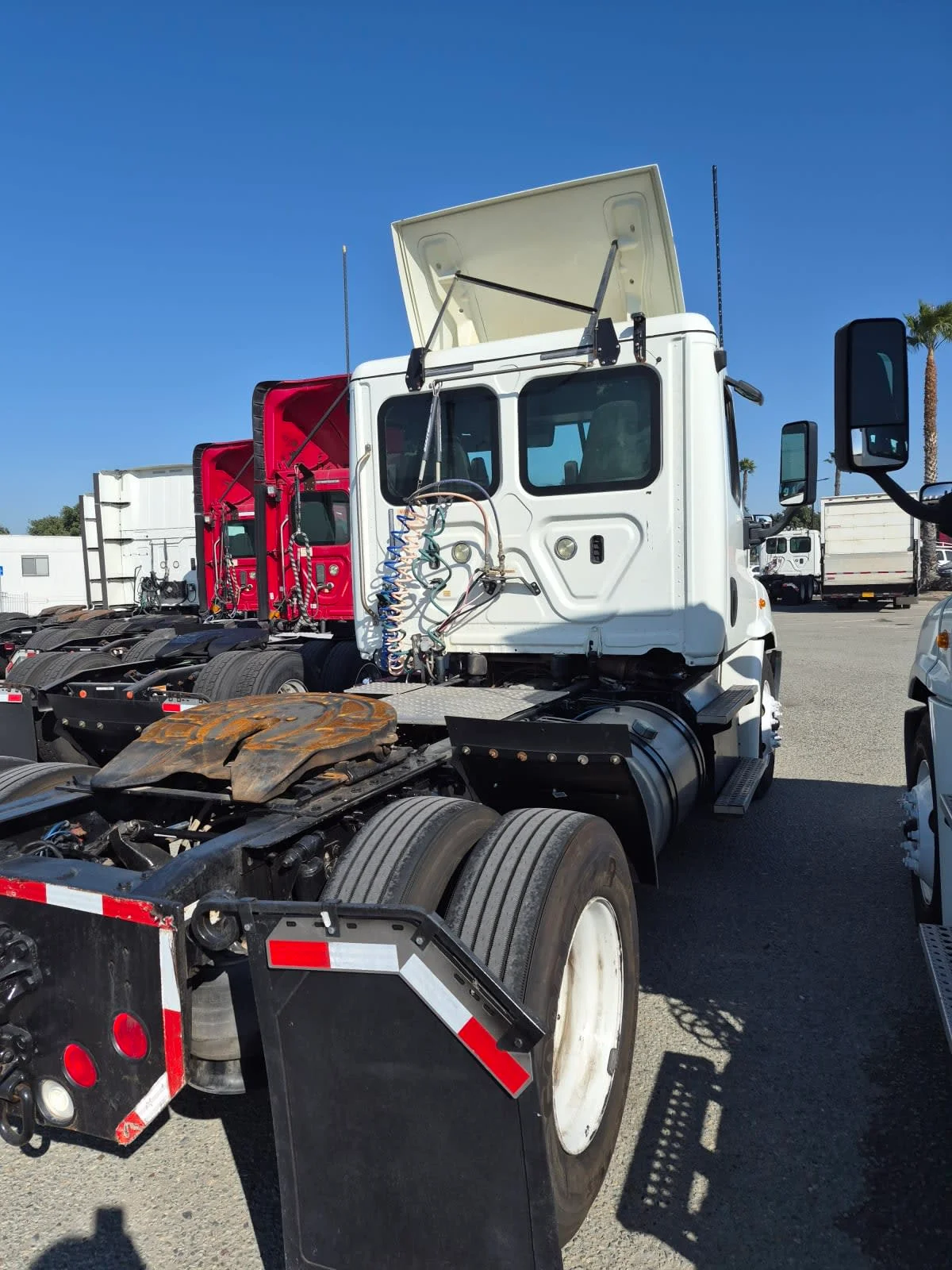 2018 Freightliner Cascadia - image 4