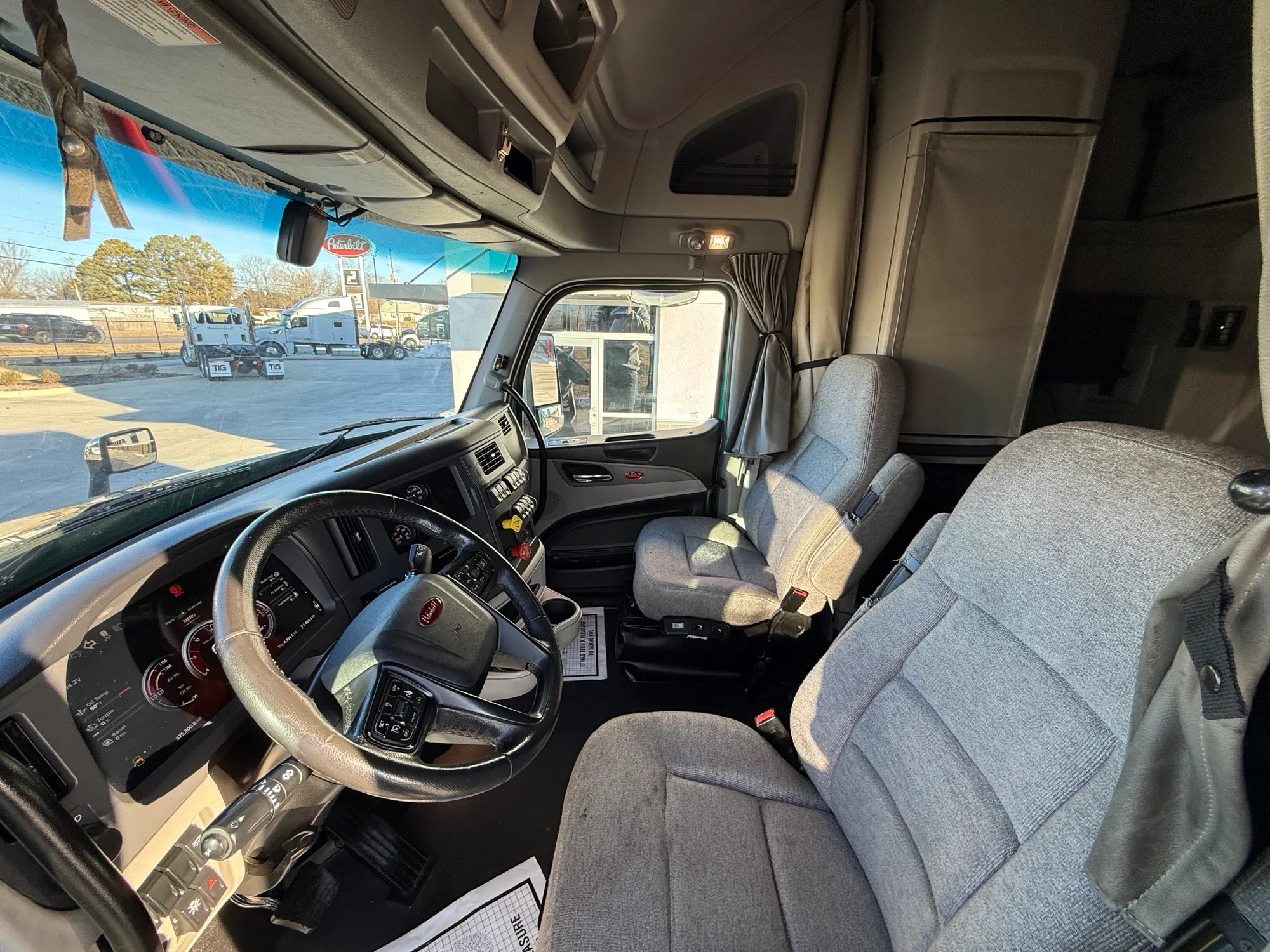 2023 Peterbilt 579 - image 11