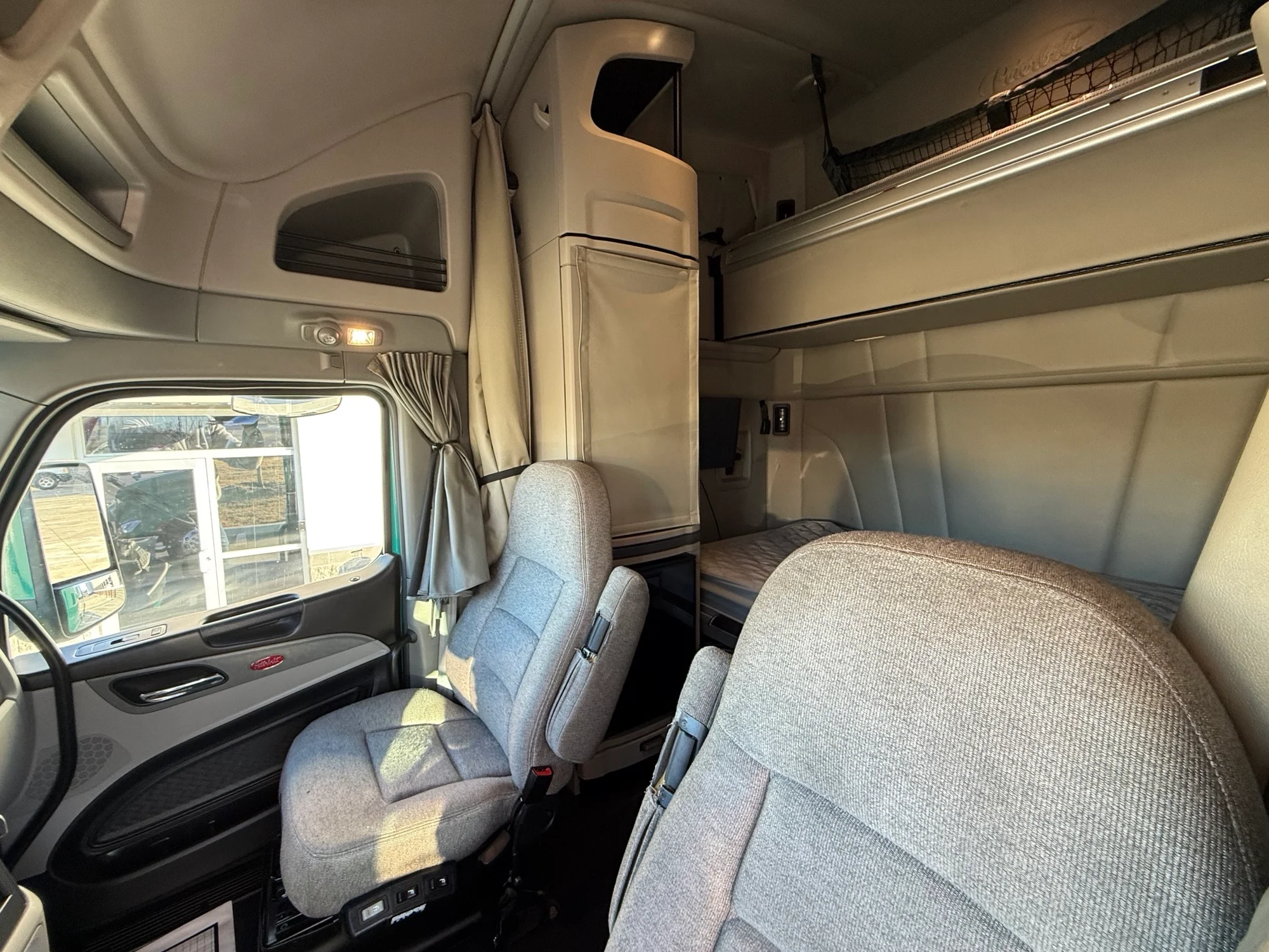 2023 Peterbilt 579 - image 13