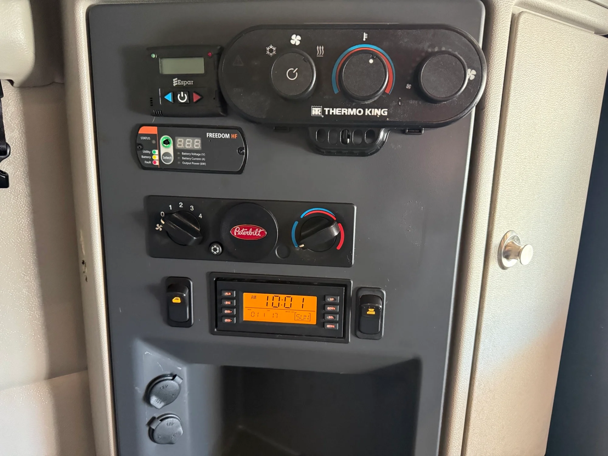 2023 Peterbilt 579 - image 15