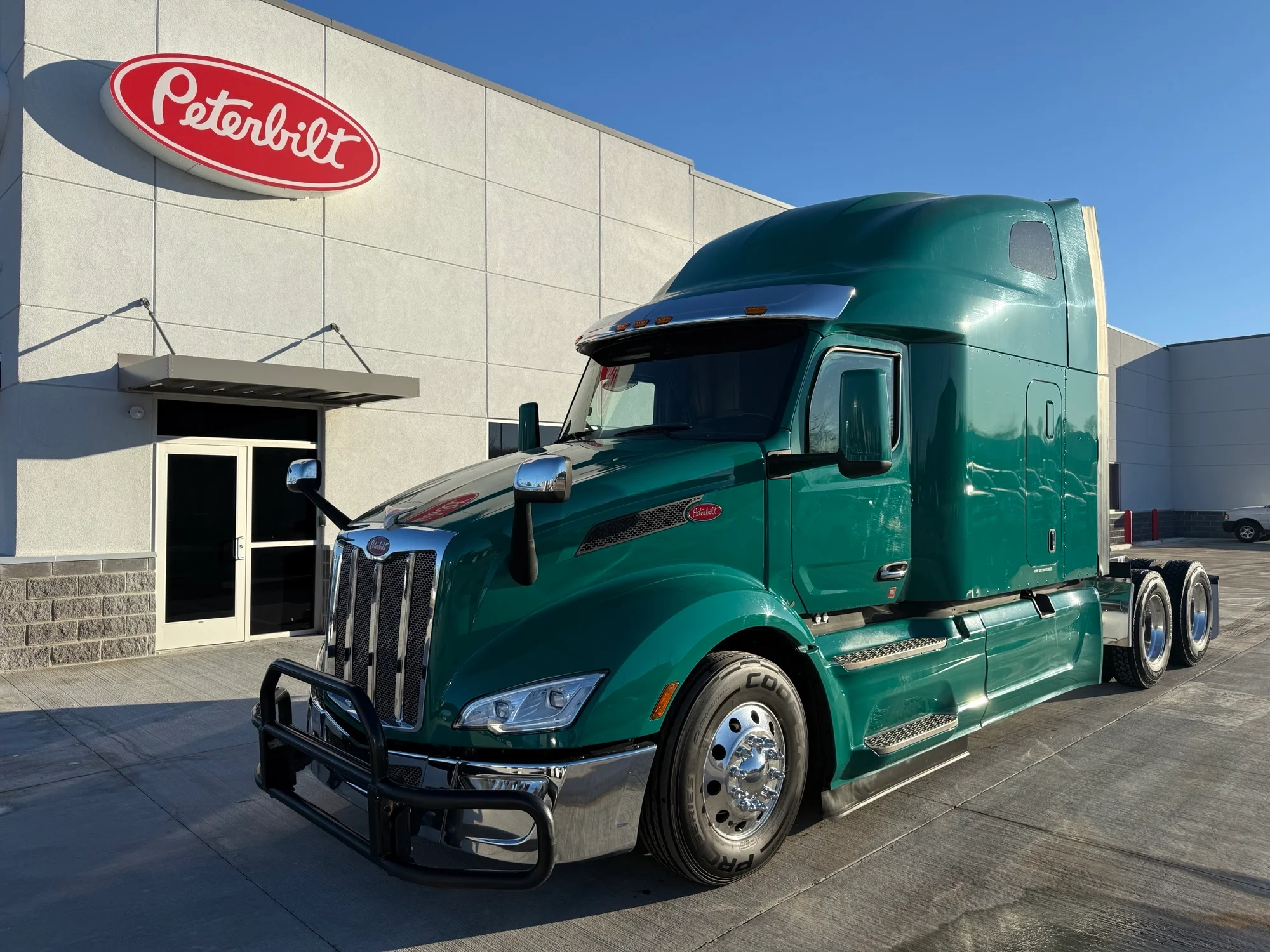 2023 Peterbilt 579 - image 1