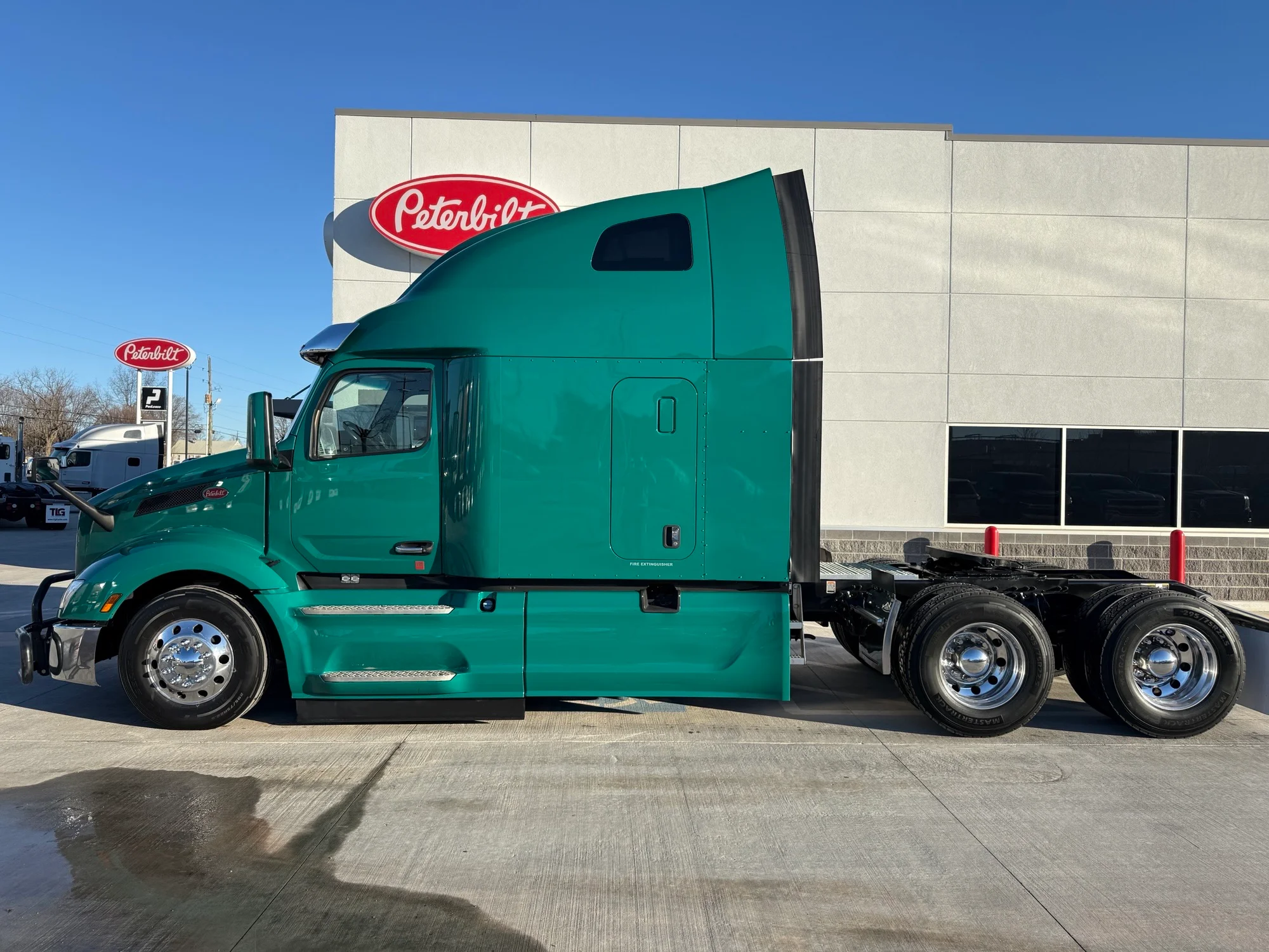 2023 Peterbilt 579 - image 2