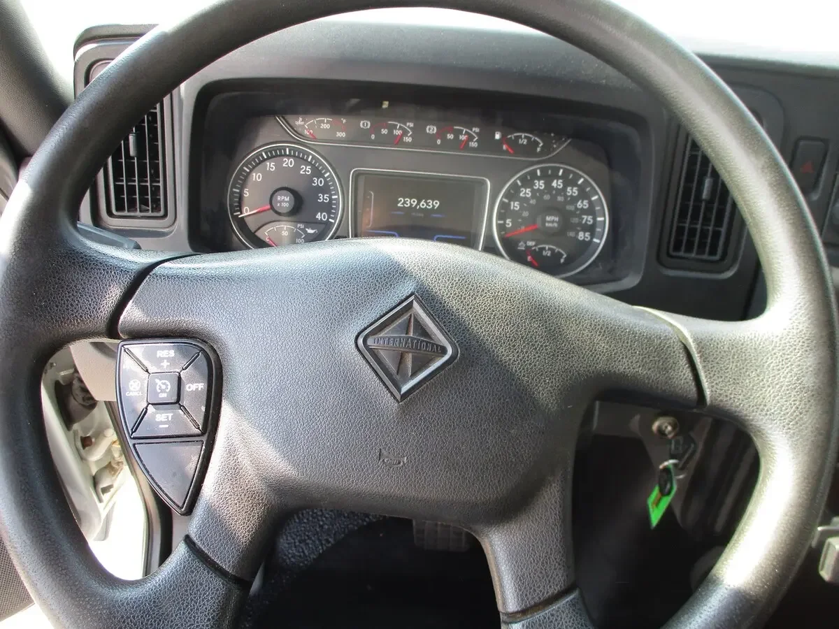 2019 International MV - image 15