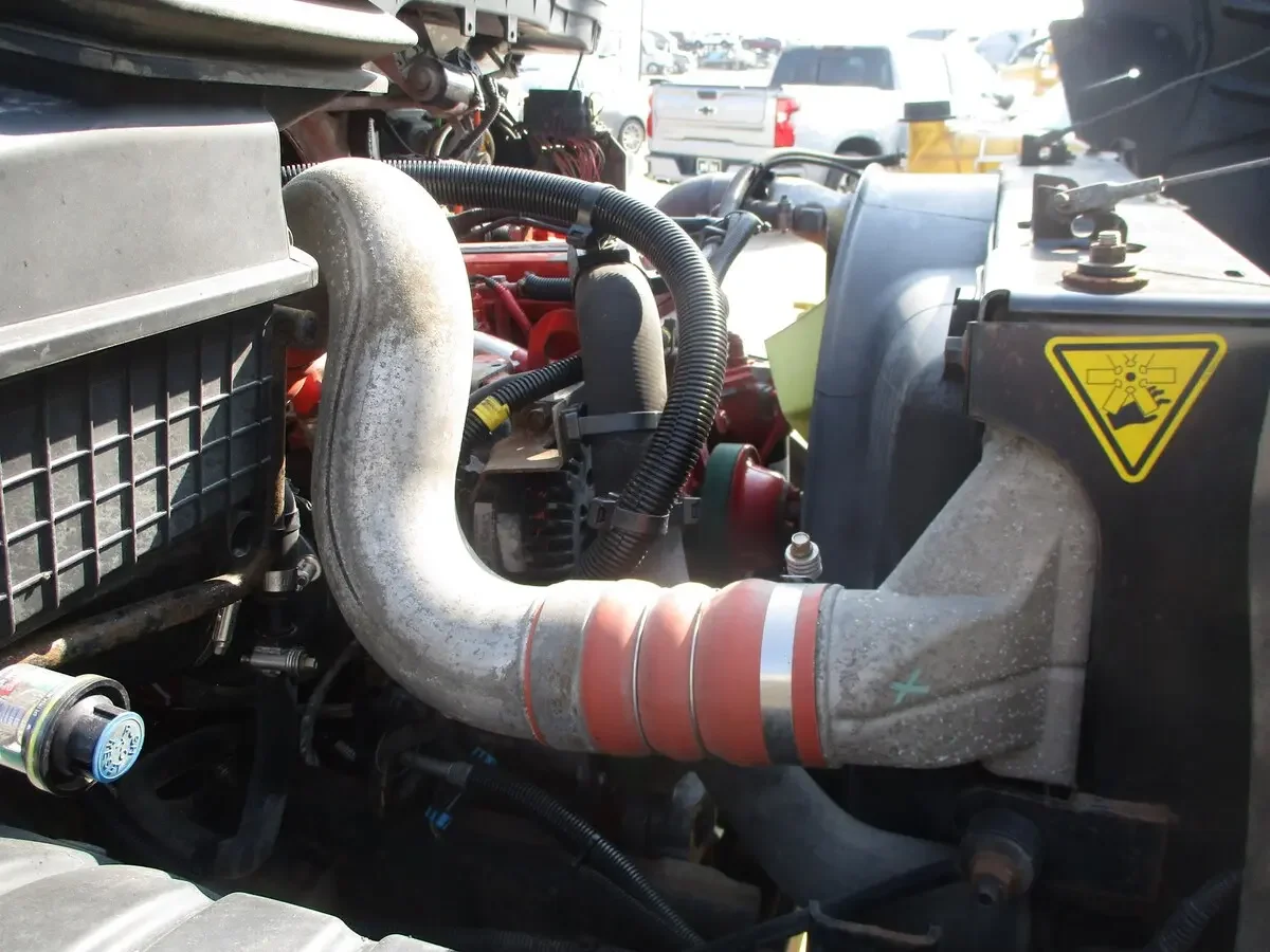 2019 International MV - image 7