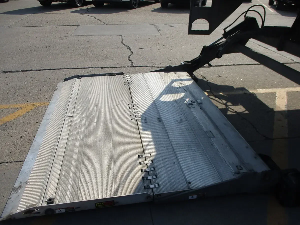 2019 International MV - image 18