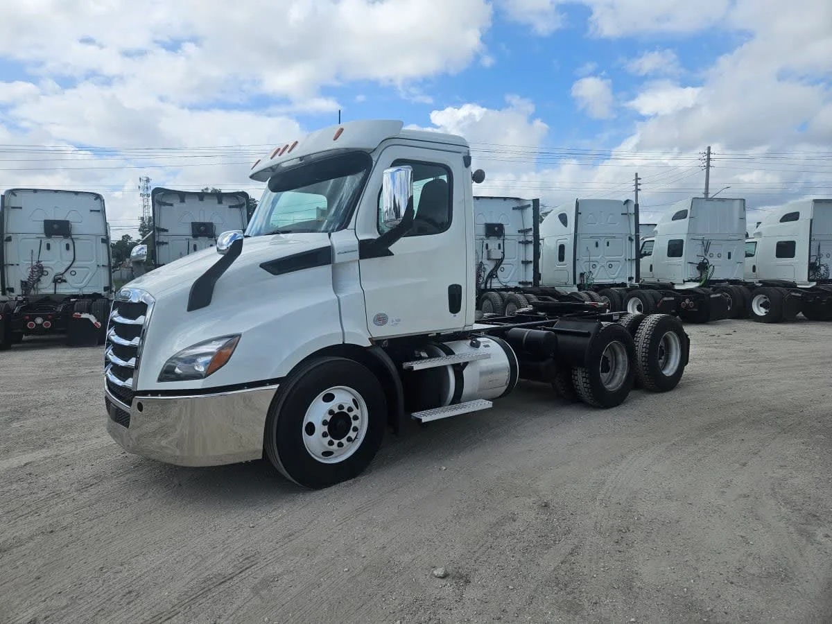2020 Freightliner Cascadia in Orlando, FL
