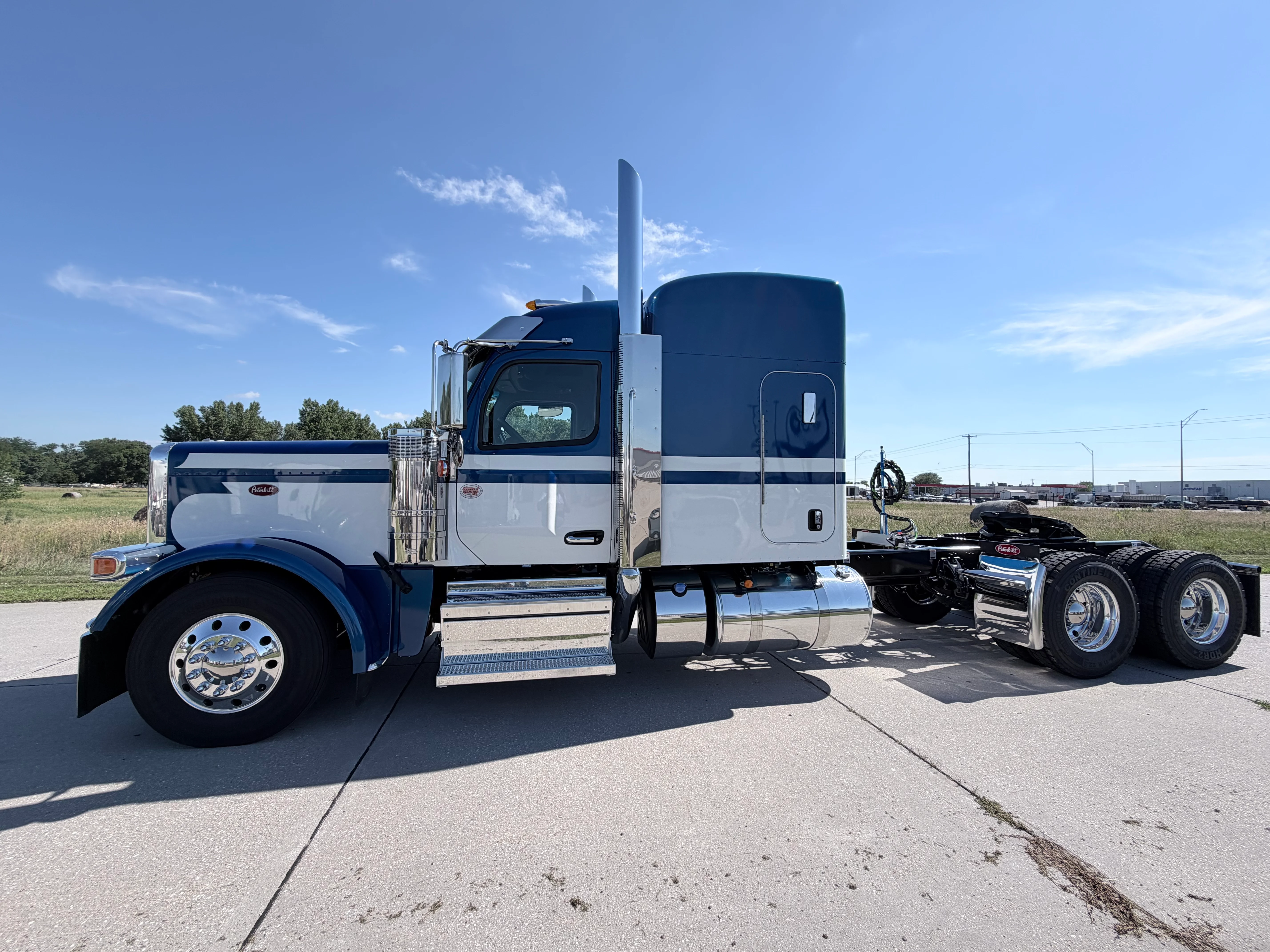 2027 Peterbilt 589 in Norfolk, NE — photo 2