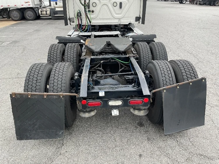 2021 Freightliner Cascadia in Little Rock, AR — photo 6