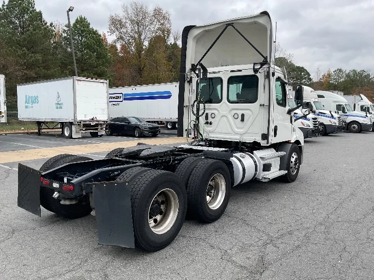 2021 Freightliner Cascadia in Little Rock, AR — photo 7