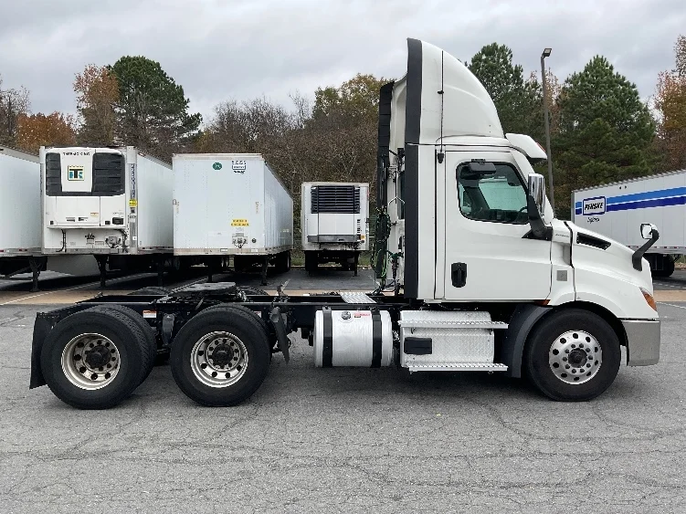 2021 Freightliner Cascadia in Little Rock, AR — photo 8
