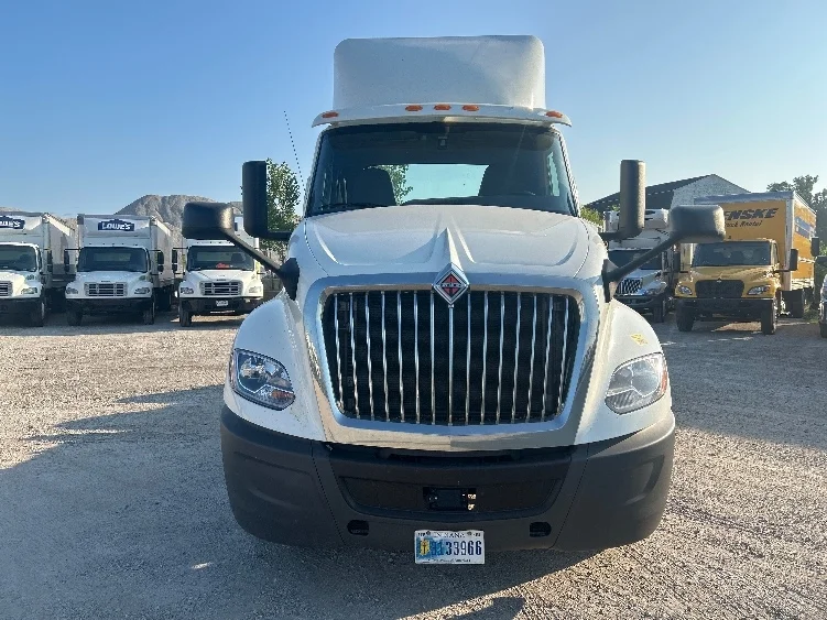 2019 International LT in Middlefield, OH — photo 2