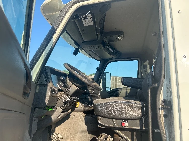 2019 International LT in Middlefield, OH — photo 9