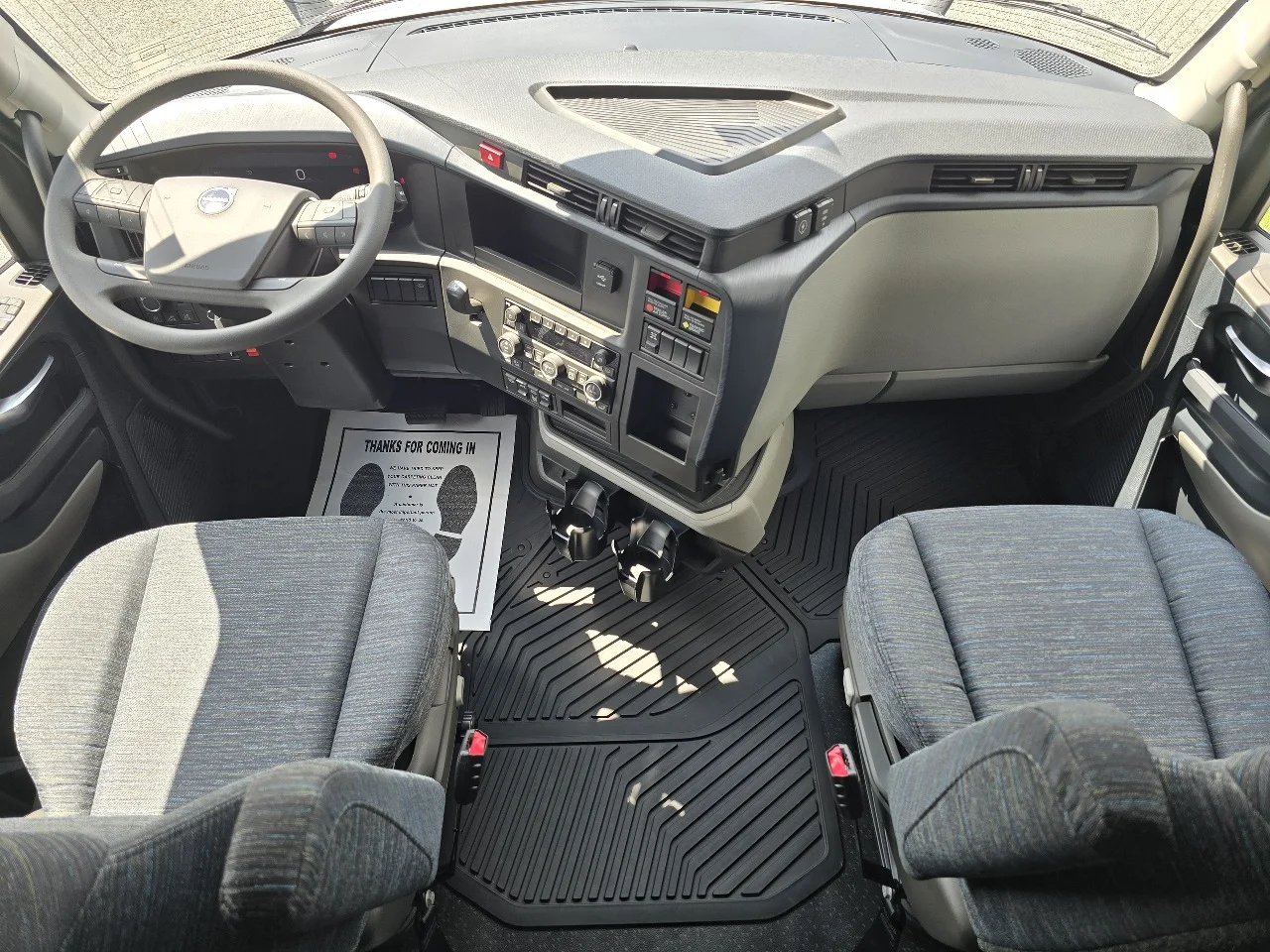 2027 Volvo VNL 860 in Toledo, OH — photo 11