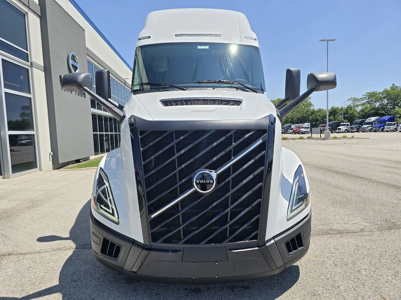 2027 Volvo VNL 860 in Toledo, OH — photo 2