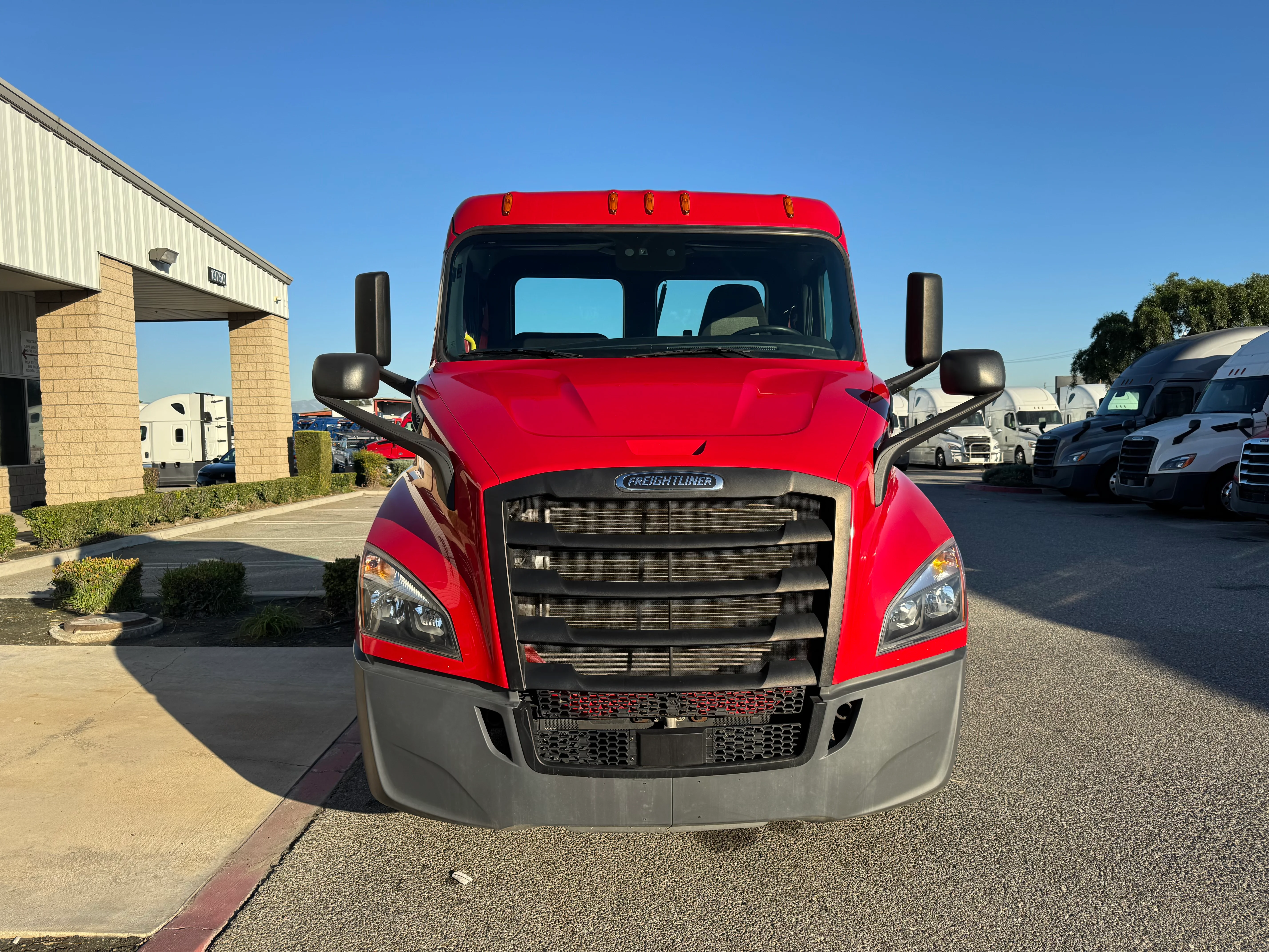 2021 Freightliner Cascadia in Selectrucks Fontana, CA — photo 2