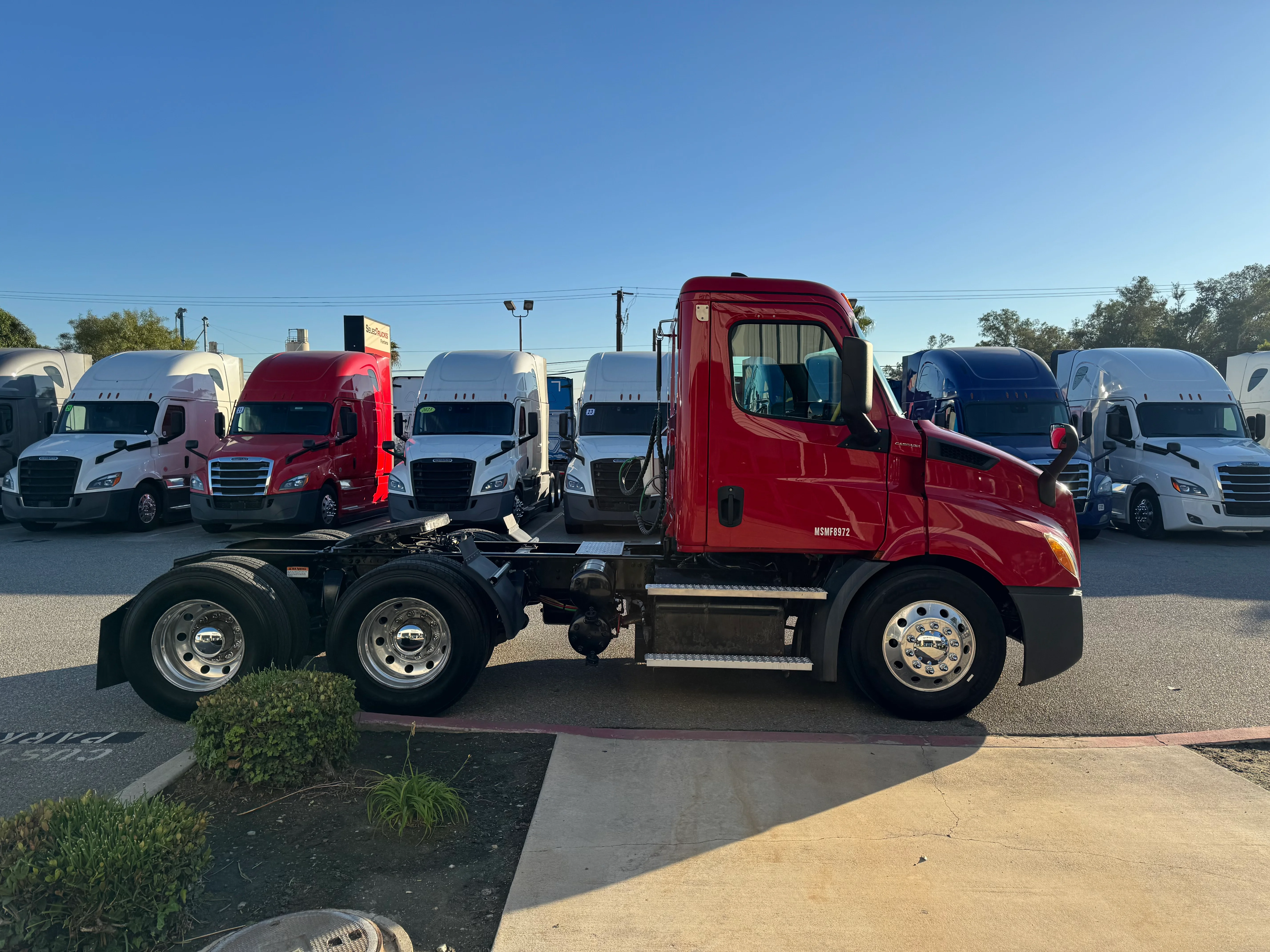 2021 Freightliner Cascadia in Selectrucks Fontana, CA — photo 7