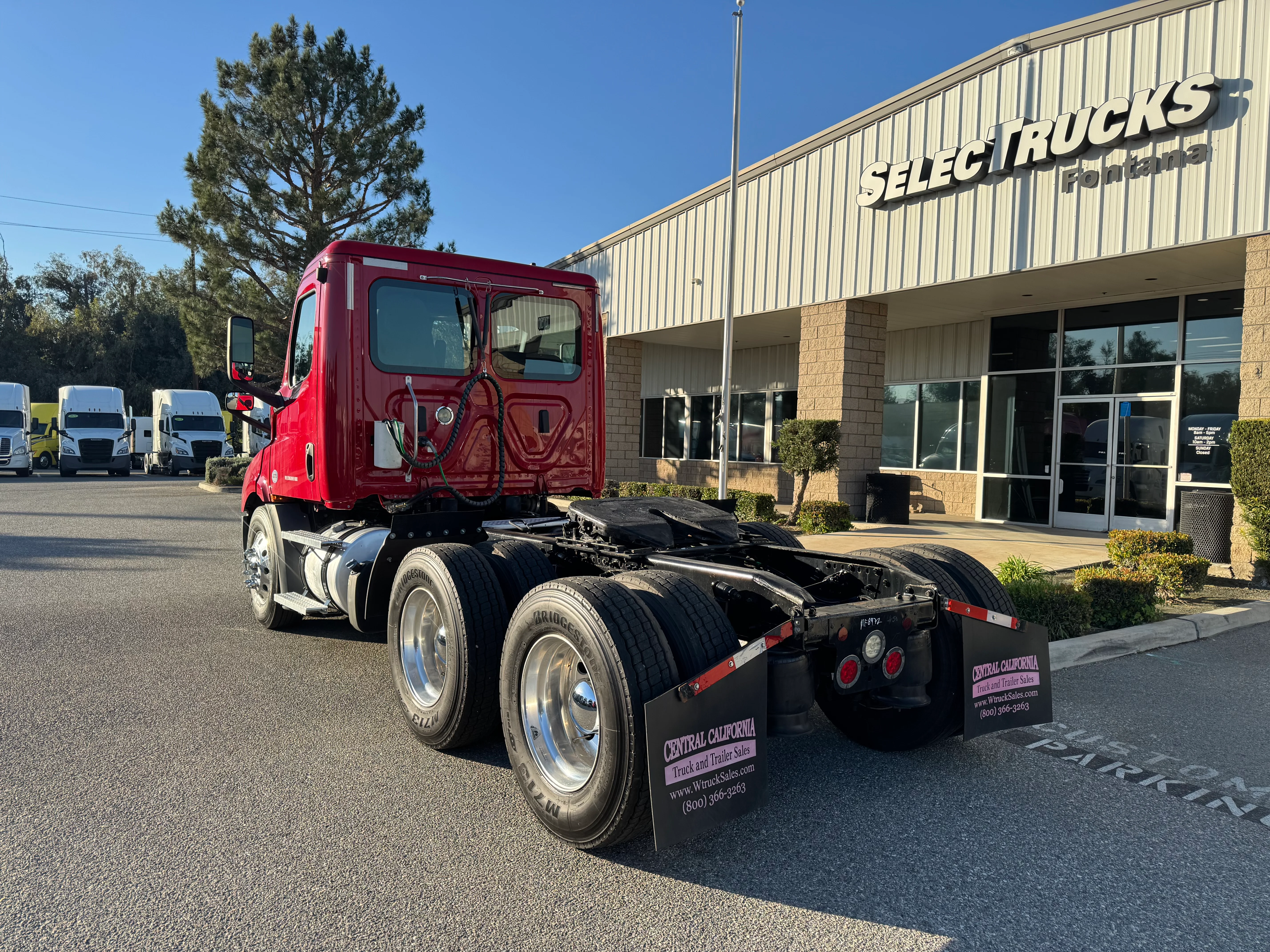 2021 Freightliner Cascadia in Selectrucks Fontana, CA — photo 4