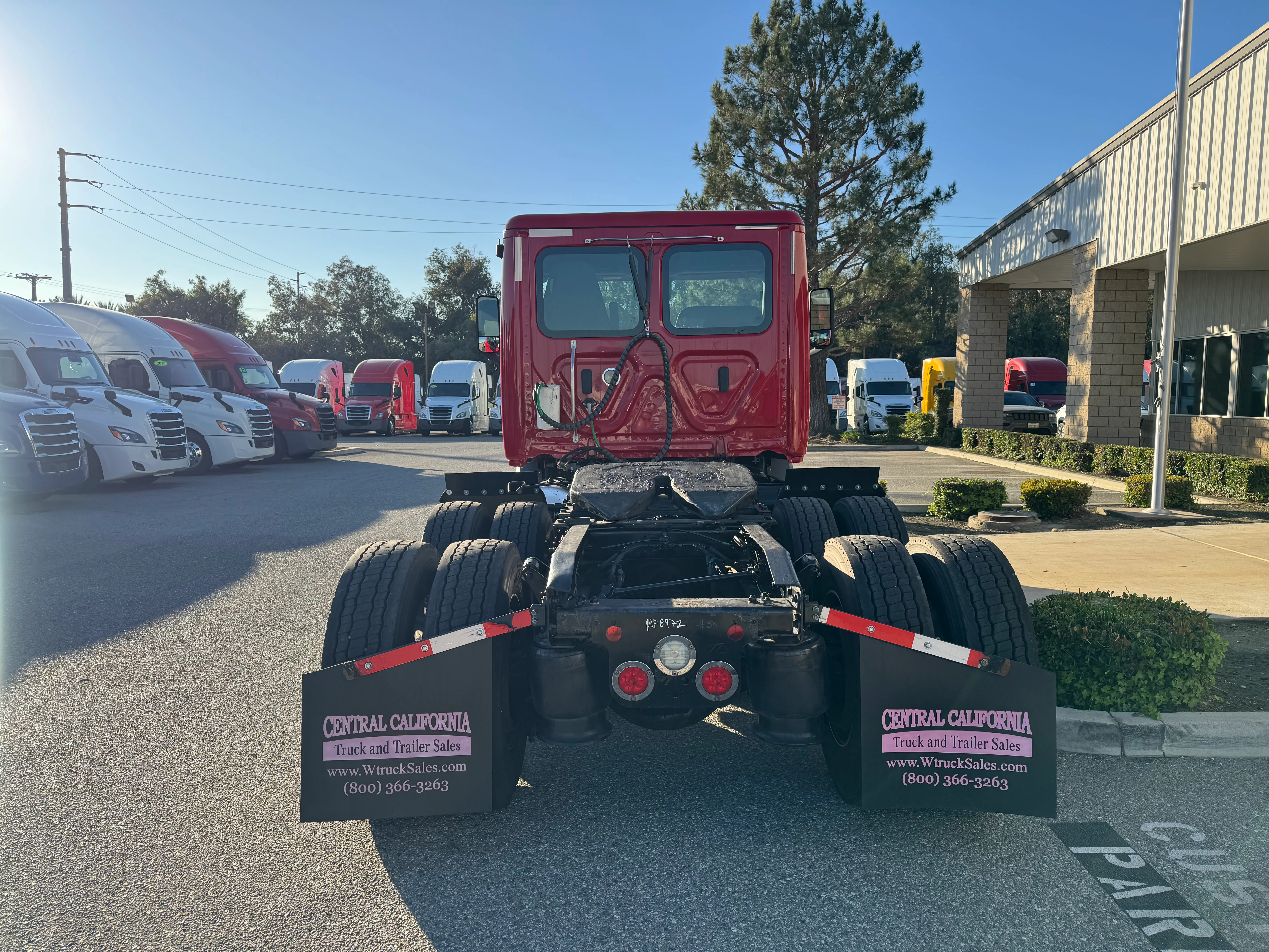 2021 Freightliner Cascadia in Selectrucks Fontana, CA — photo 6