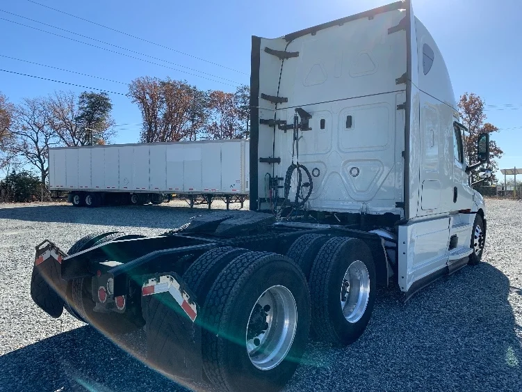 2021 Freightliner Cascadia in Greensboro, NC — photo 7