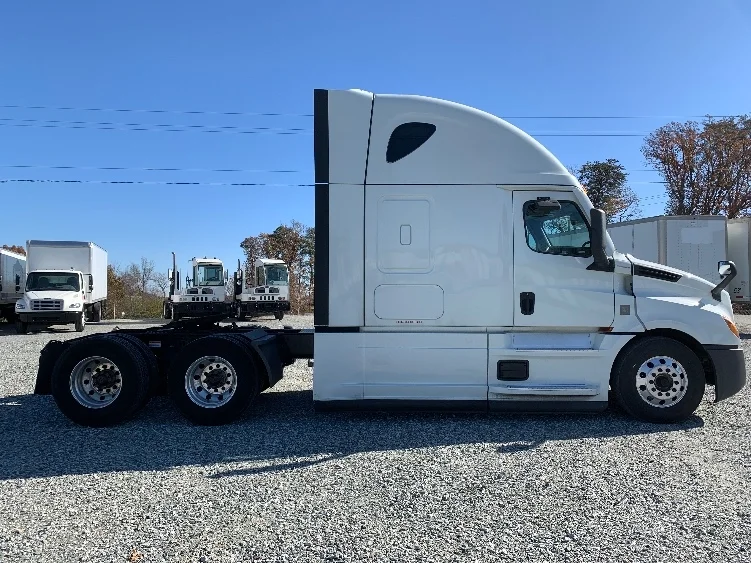 2021 Freightliner Cascadia in Greensboro, NC — photo 8