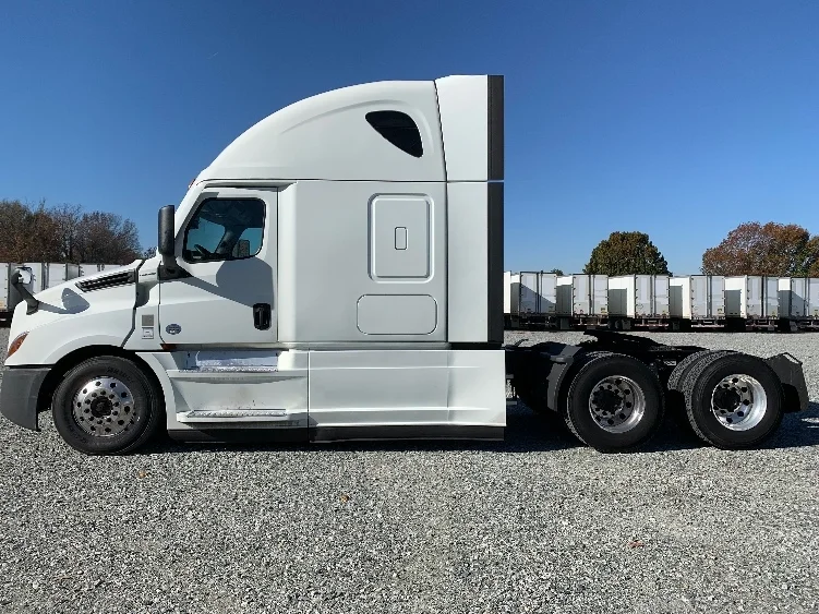 2021 Freightliner Cascadia in Greensboro, NC — photo 4