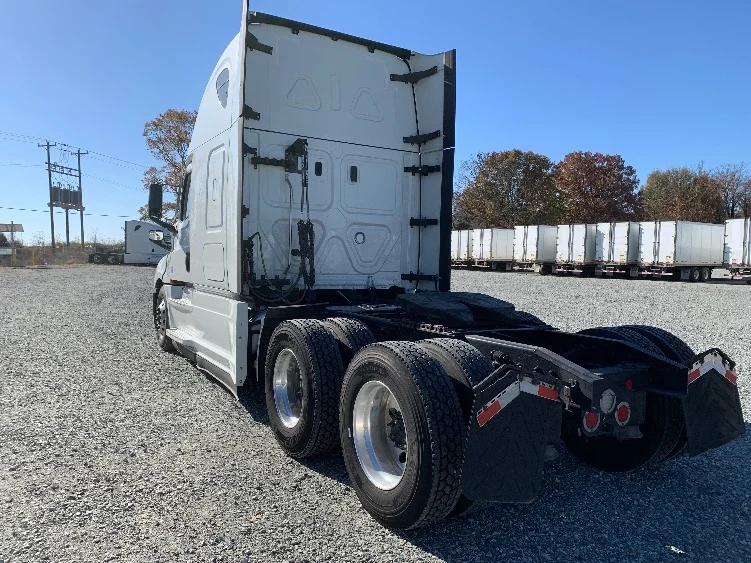 2021 Freightliner Cascadia in Greensboro, NC — photo 5