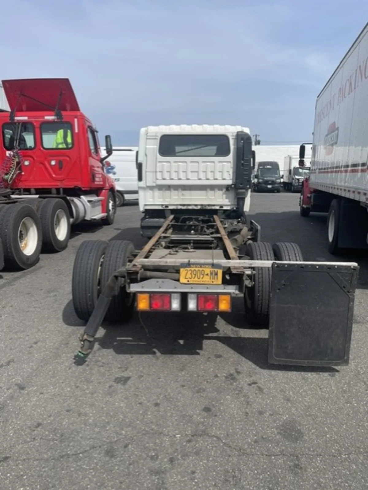 2019 Isuzu NPR - image 5