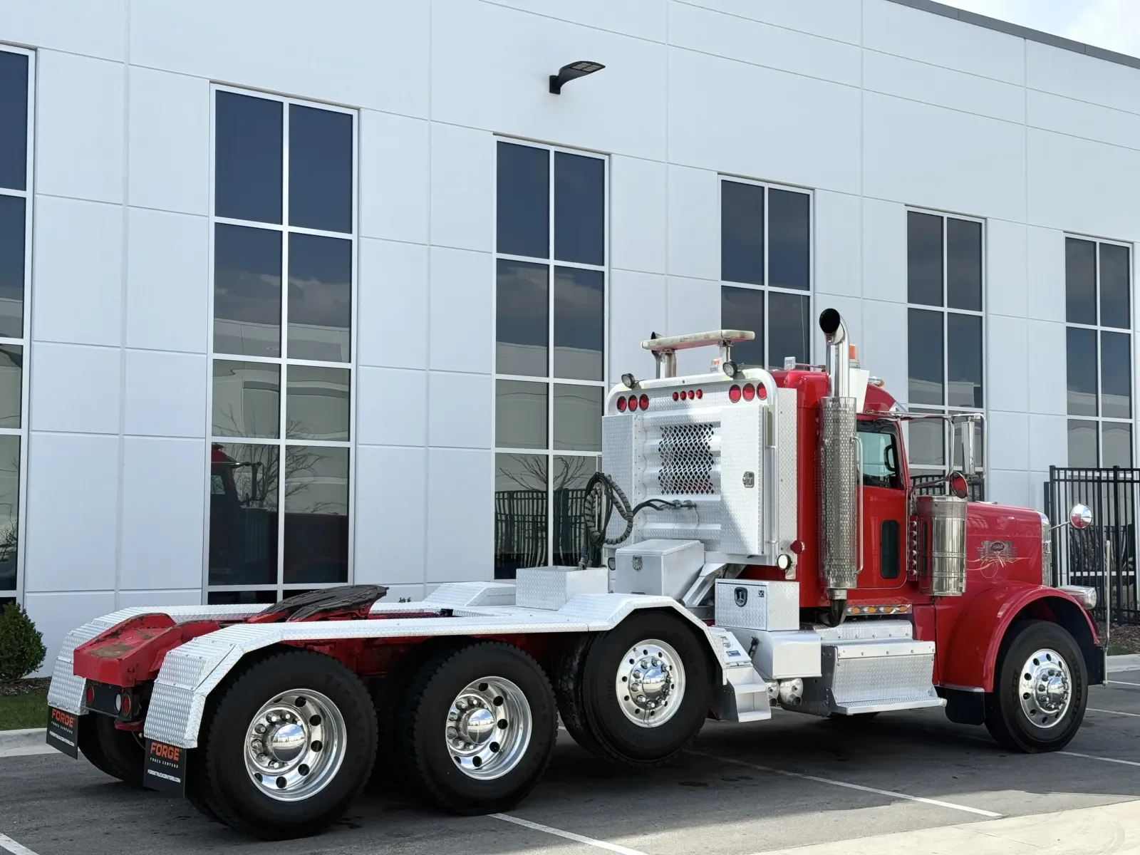 2013 Peterbilt 388 in New Lenox, IL — photo 5