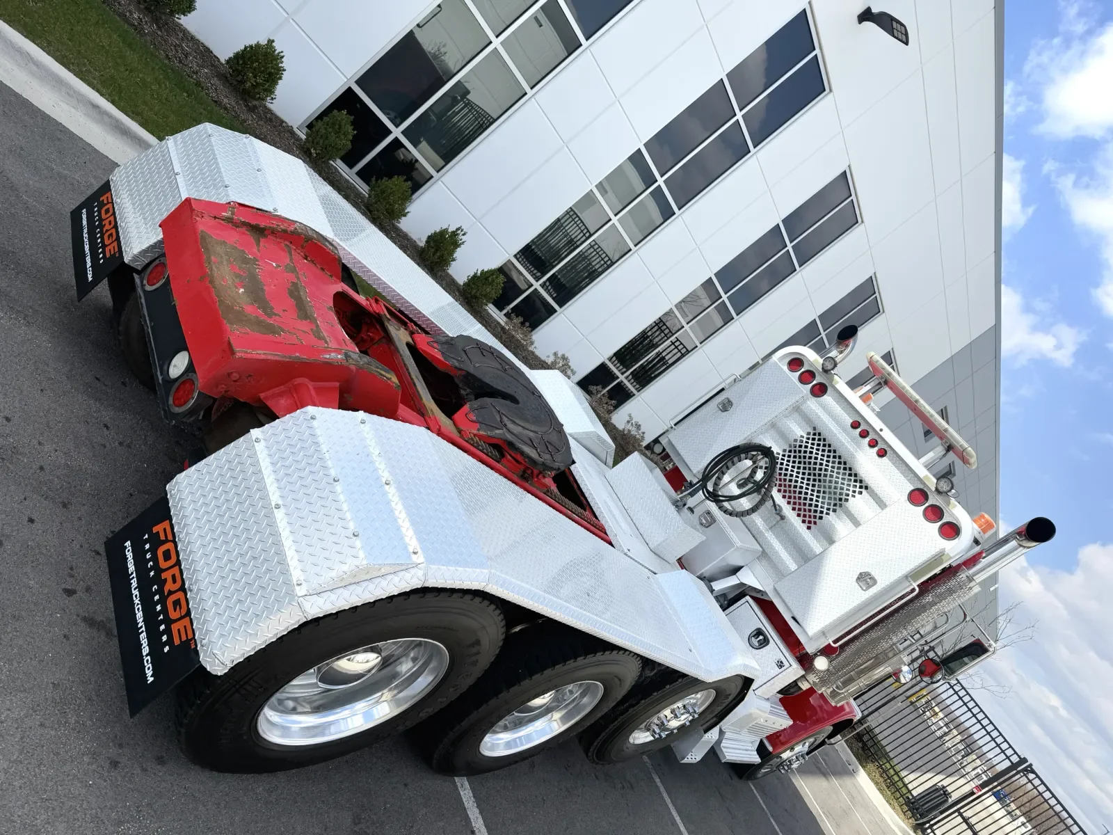 2013 Peterbilt 388 in New Lenox, IL — photo 11