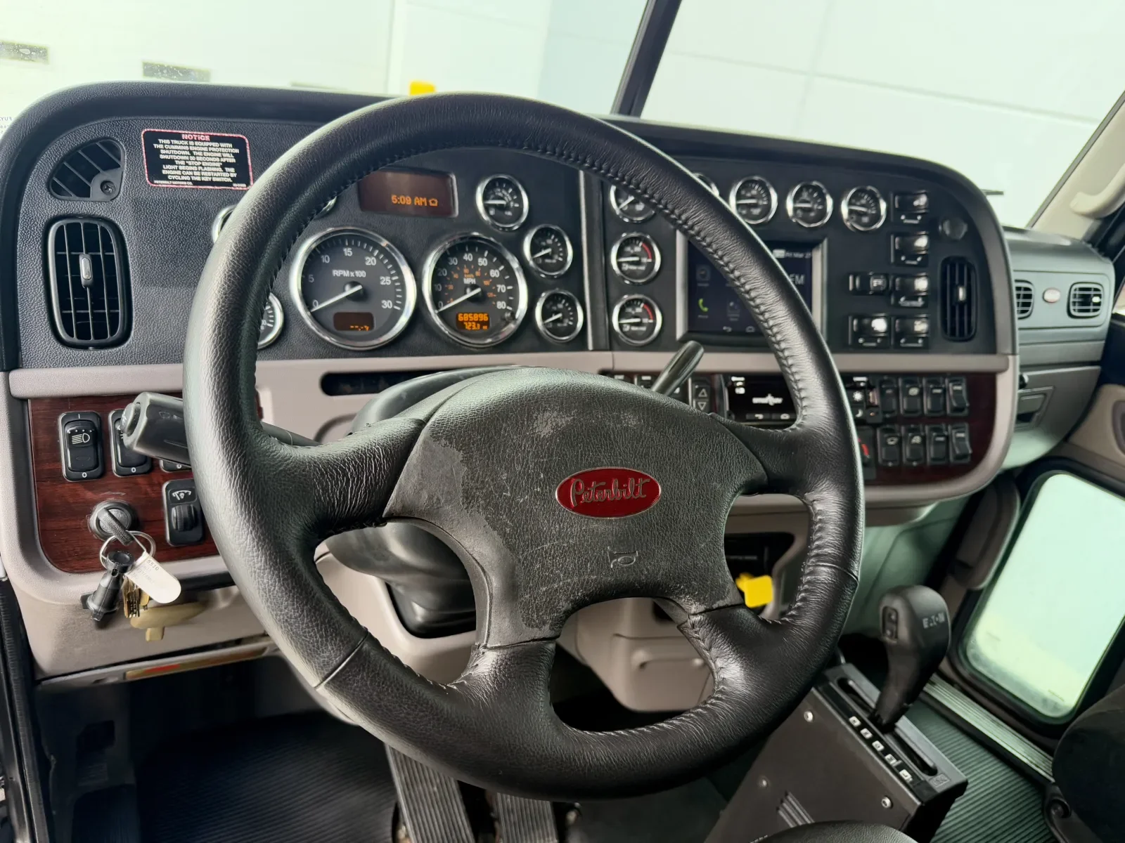 2013 Peterbilt 388 in New Lenox, IL — photo 15
