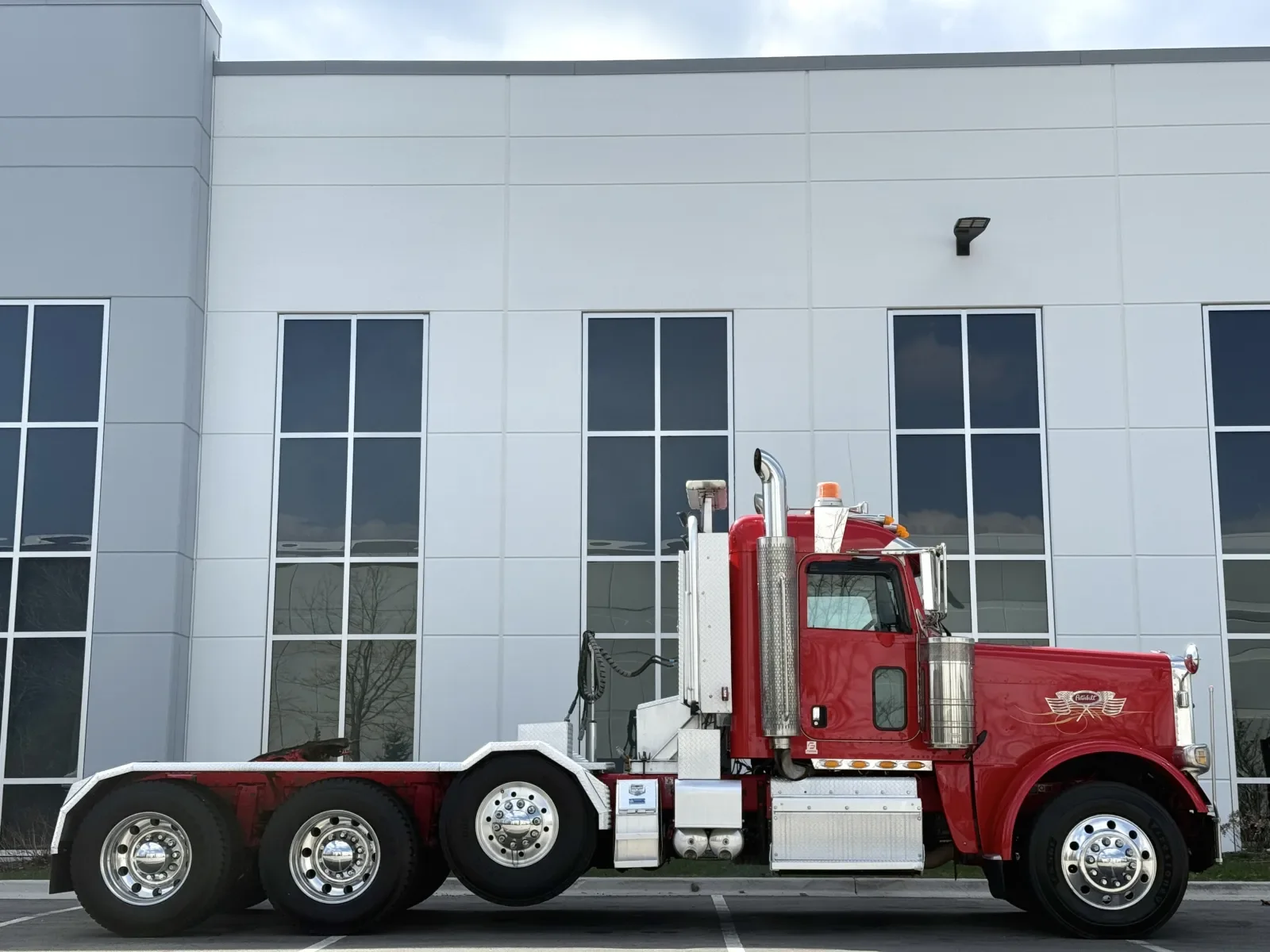 2013 Peterbilt 388 in New Lenox, IL — photo 3