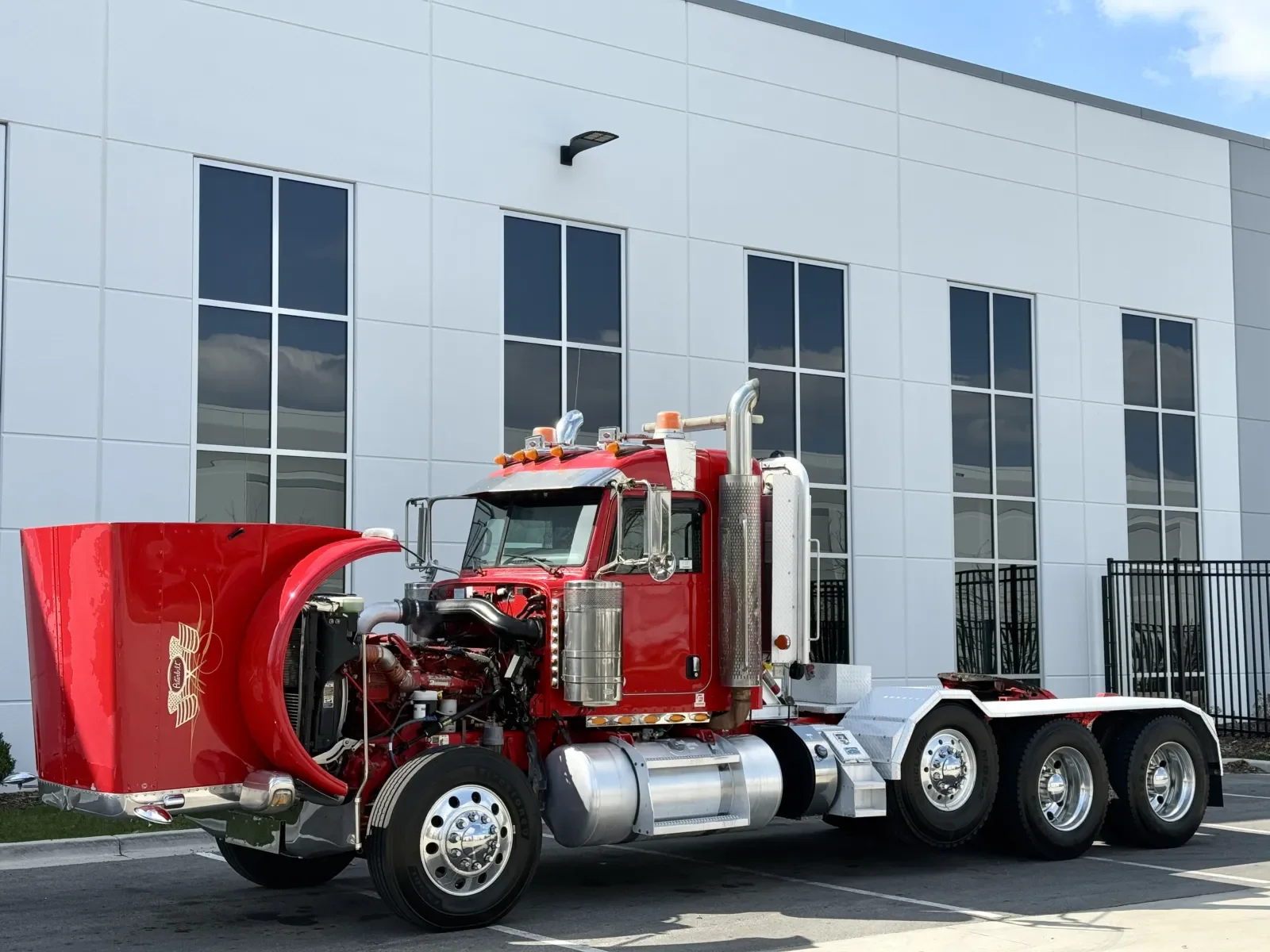 2013 Peterbilt 388 in New Lenox, IL — photo 10