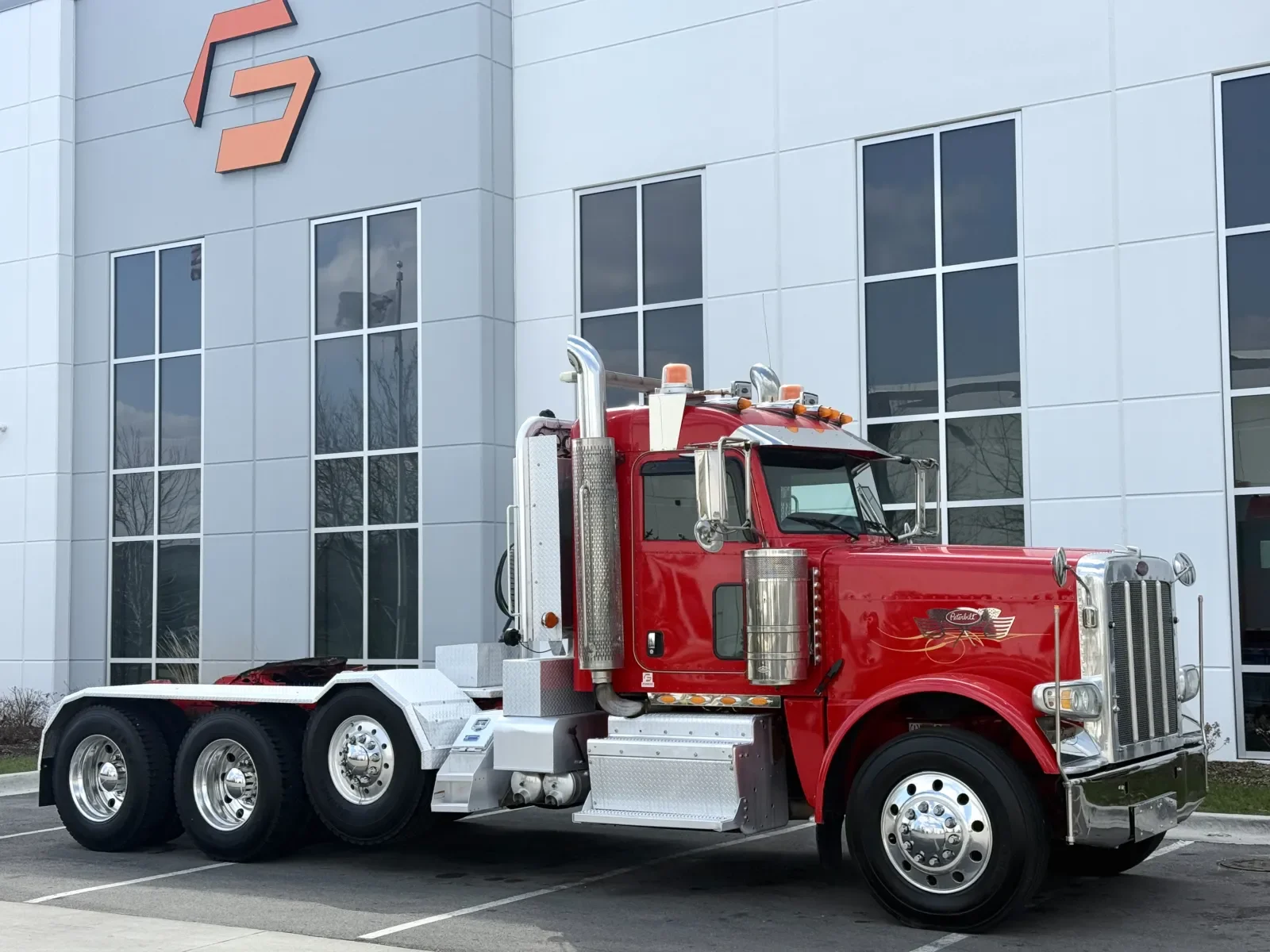 2013 Peterbilt 388 in New Lenox, IL — photo 2