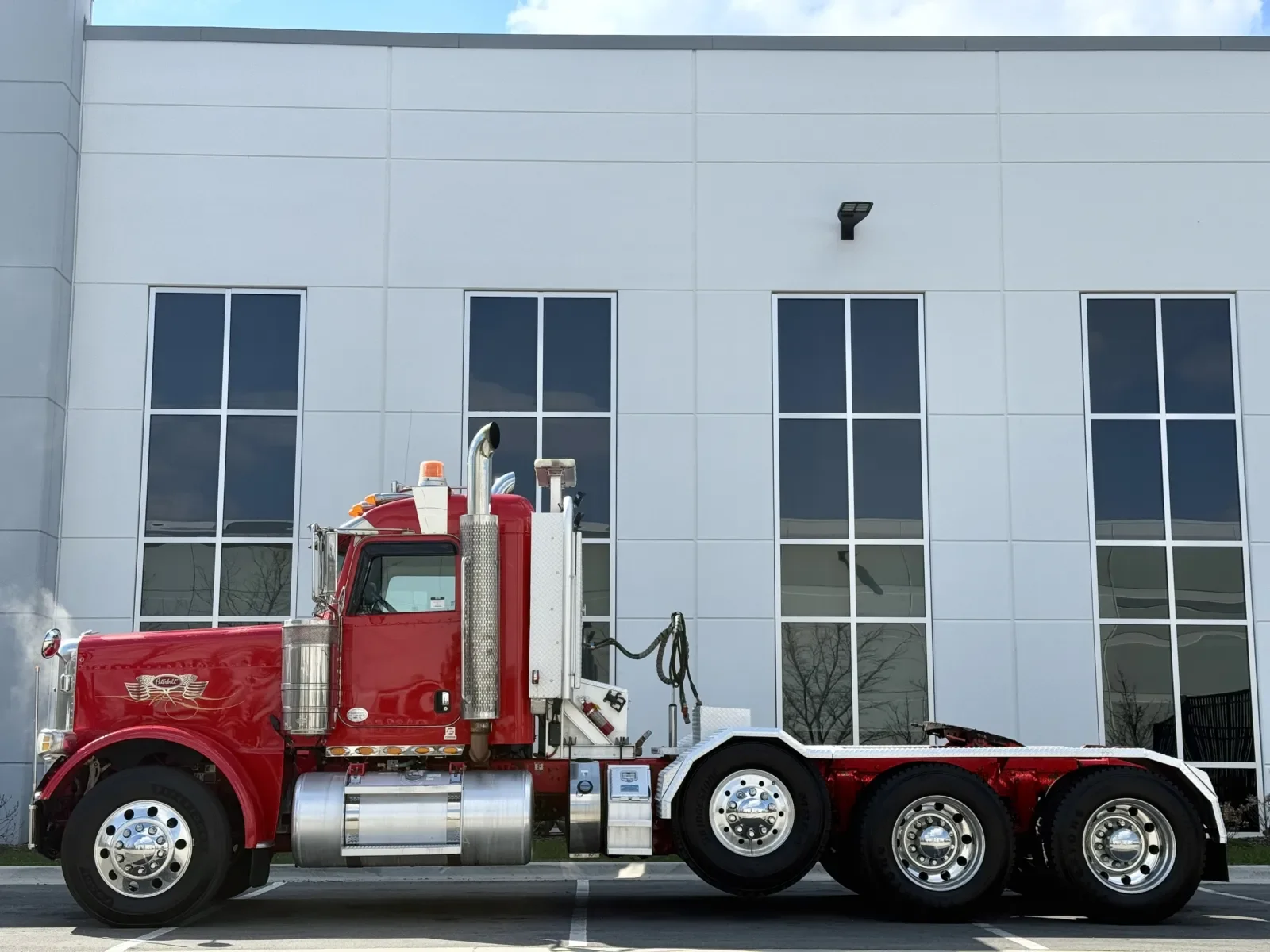 2013 Peterbilt 388 in New Lenox, IL — photo 4