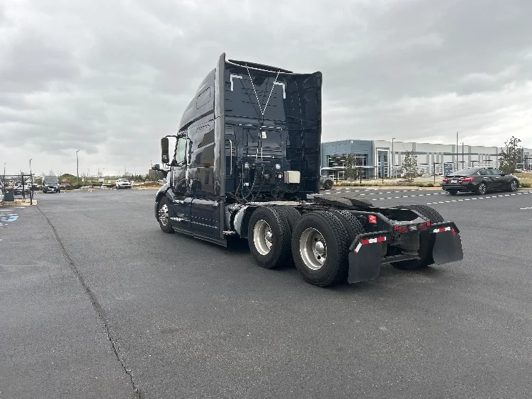 2020 Volvo VNL 760 - image 5