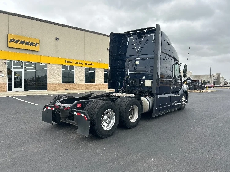 2020 Volvo VNL 760 - image 7