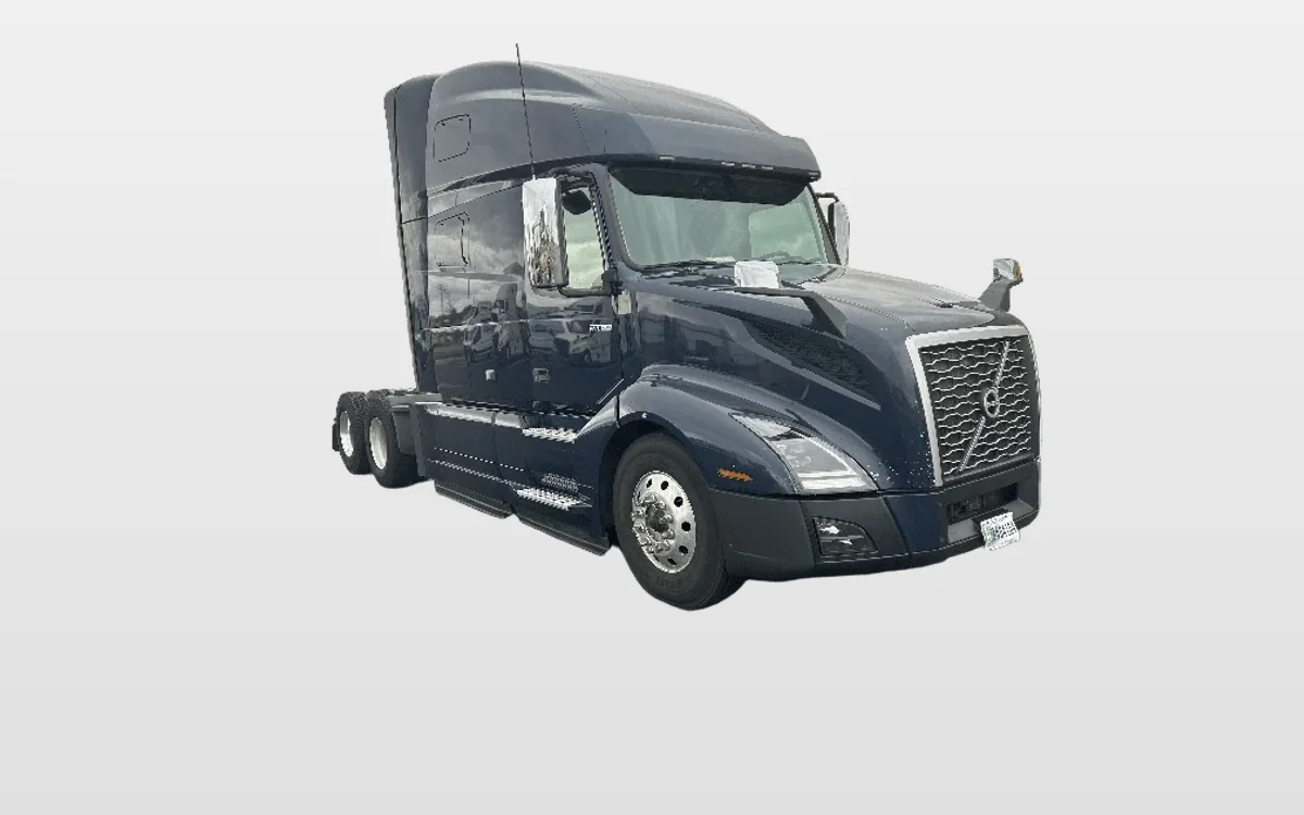 2020 Volvo - image 1