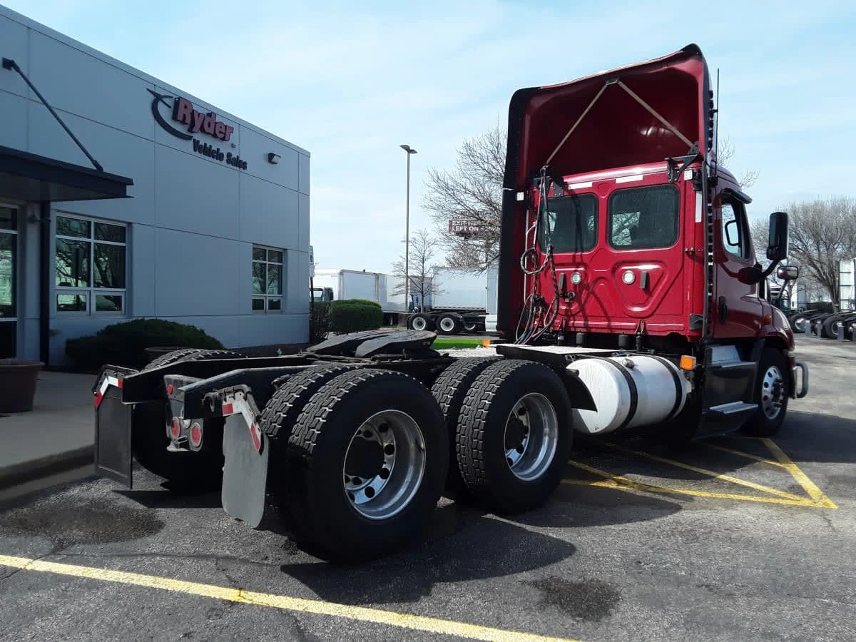 2020 Freightliner Cascadia in Bolingbrook, IL — photo 4