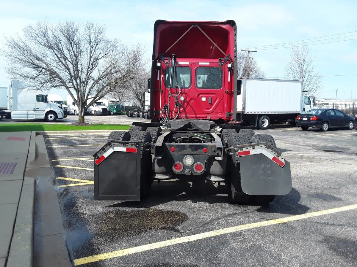 2020 Freightliner Cascadia in Bolingbrook, IL — photo 5