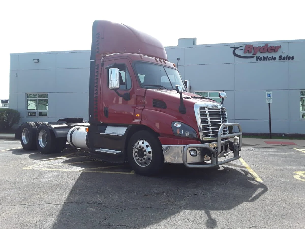 2020 Freightliner Cascadia in Bolingbrook, IL — photo 3