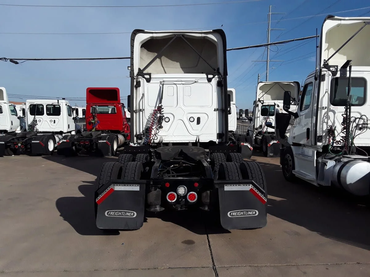 2022 Freightliner Cascadia - image 5
