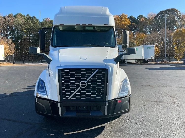 2023 Volvo VNL 760 - image 2