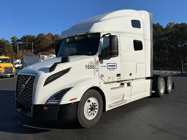 2023 Volvo VNL 760 - image 3