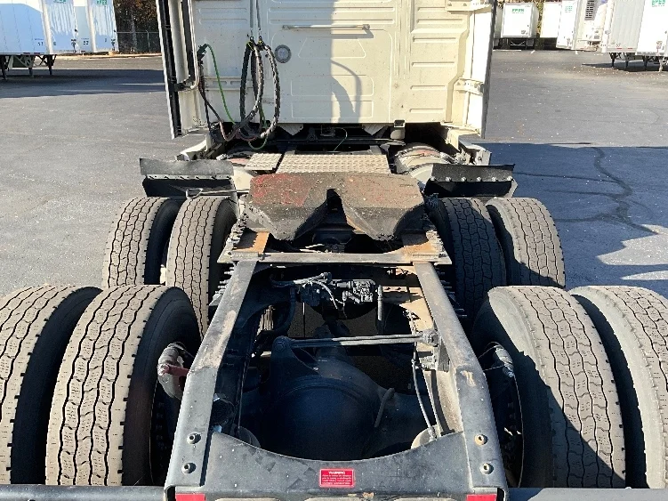 2023 Volvo VNL 760 - image 6